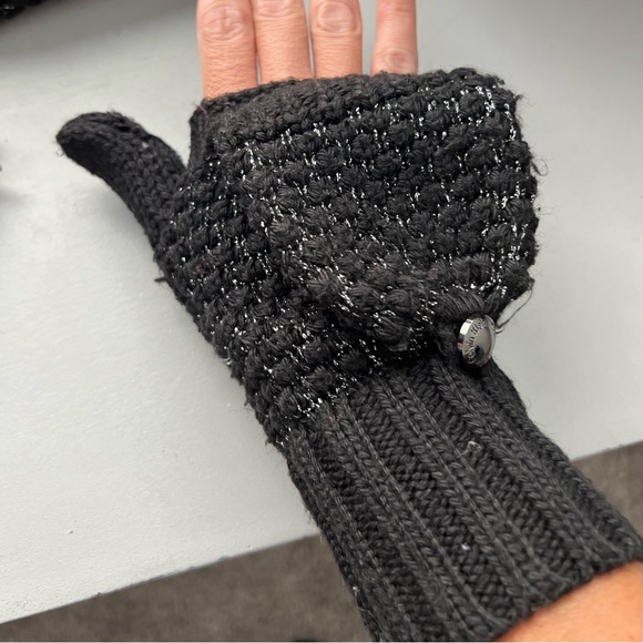 Calvin Klein chunky knit eternity scarf, hat with Pom and mitten set. - Picture 3 of 4